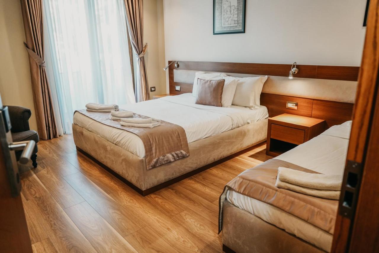 Center Hotel Gjirokastër Buitenkant foto