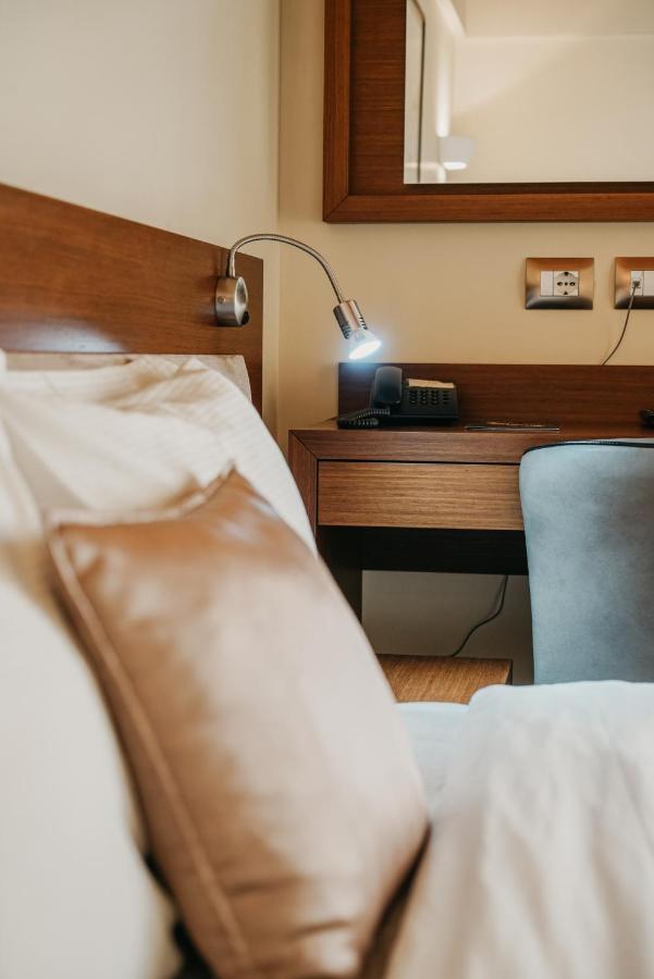 Center Hotel Gjirokastër Buitenkant foto