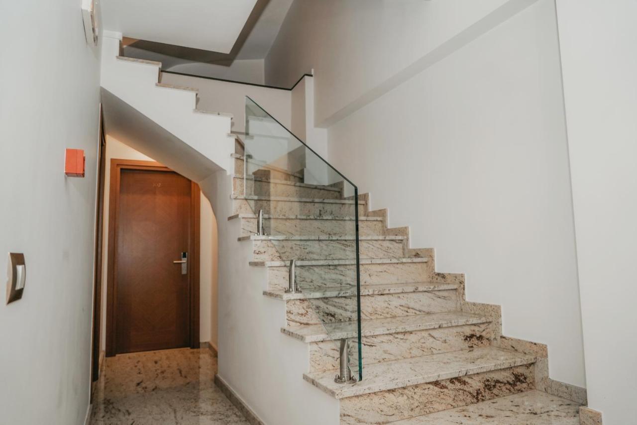 Center Hotel Gjirokastër Buitenkant foto
